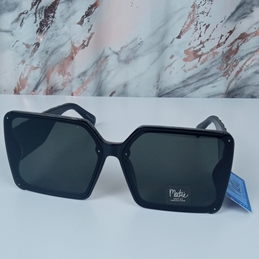 🛍️ Bob Mackie Black Oversized Square Women's Sunglasses